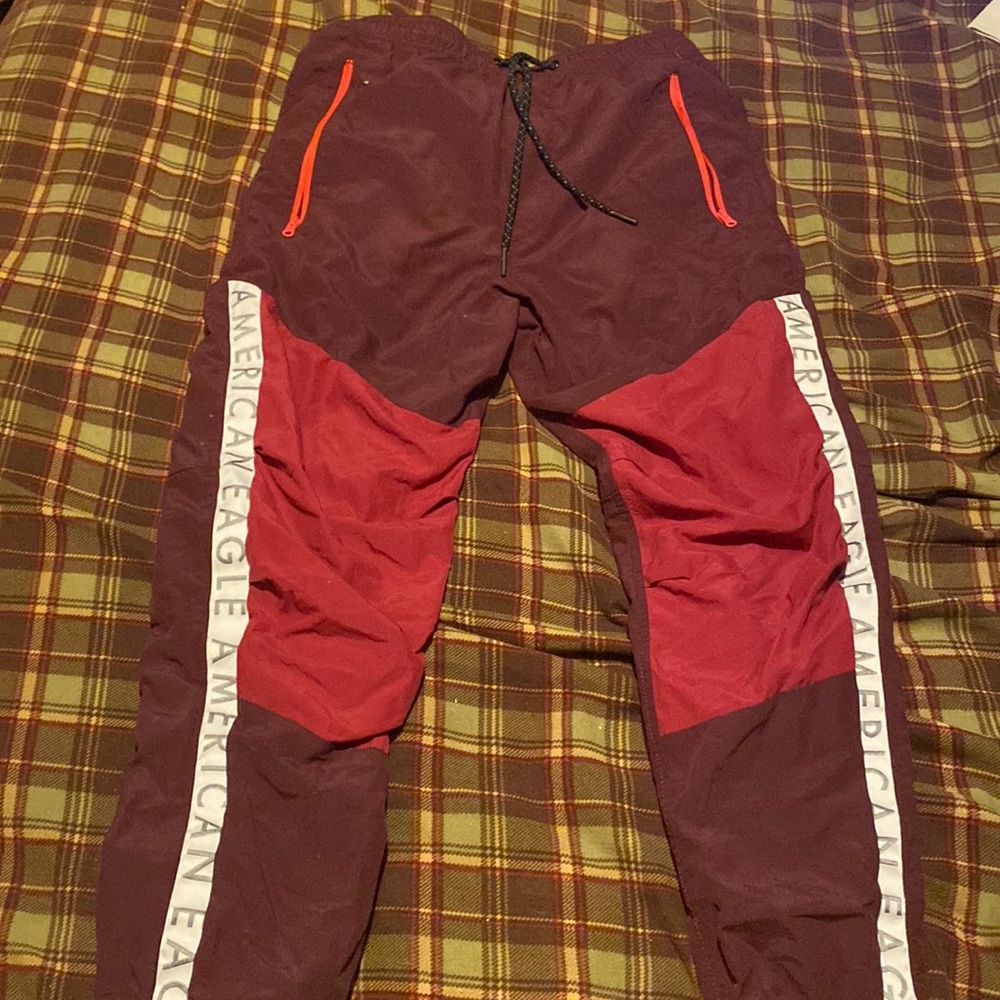 Red american eagle joggers (xs)